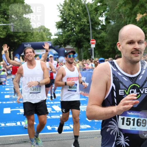 29.06.2025 - hella hamburg halbmarathon Zöllner http://msf.ph/oto/8233133 29.06.2025 10:54:23 Ziel 1267, 1442, 3103, 3177, 3861, 4635, 6082, 6084, 6511, 6512, 7274, 8223, 8772, 11430, 12362, 13033, 13289, 13803, 15946, 16527, 16574, 16750, 16879, 17087, 17698, 18268 meine-sportfotos.de