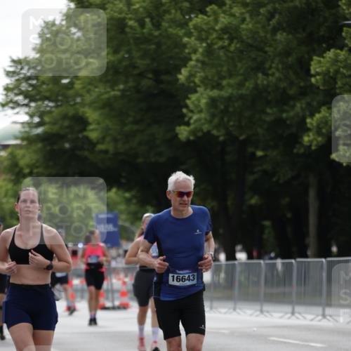 29.06.2025 - hella hamburg halbmarathon Jannik Wohlers http://msf.ph/oto/8233153 29.06.2025 10:28:18 Lombardsbrücke 1518, 1557, 4700, 4834, 5167, 5249, 5250, 5718, 5903, 5939, 6102, 6418, 8560, 9642, 9716, 9855, 10068, 10434, 15256, 16125, 16643, 18293 meine-sportfotos.de