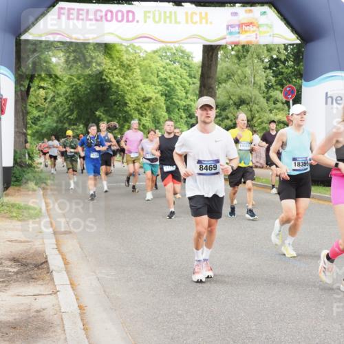 29.06.2025 - hella hamburg halbmarathon MichiJ http://msf.ph/oto/8233167 29.06.2025 10:49:46 Zwischen KM18-KM19 1126, 1722, 1724, 4370, 6311, 8469, 9899, 10194, 11402, 12567, 13528, 13739, 13841, 15093, 18028, 18359, 18739, 18796 meine-sportfotos.de