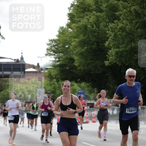29.06.2025 - hella hamburg halbmarathon Jannik Wohlers http://msf.ph/oto/8233180 29.06.2025 10:28:19 Lombardsbrücke 1518, 1557, 3717, 4700, 4834, 5167, 5249, 5250, 5718, 5903, 5939, 6102, 6418, 8560, 9642, 9716, 9855, 10068, 10434, 15256, 15452, 16125, 16643, 18293 meine-sportfotos.de