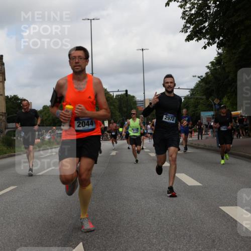 29.06.2025 - hella hamburg halbmarathon Yannick Fuchs http://msf.ph/oto/8233259 29.06.2025 10:34:19 20KM 1358, 1975, 2044, 2546, 2563, 2573, 2972, 3547, 3626, 4381, 4398, 4565, 4766, 5752, 7981, 8319, 8346, 8925, 8933, 9116, 9540, 11284, 11714, 11806, 12046, 12091, 12335, 12372, 13190, 13479, 13514, 14077, 14204, 14272, 14699, 15094, 15336, 15421, 15435, 15744, 15828, 17425, 17668, 17792, 17916, 17973, 18013, 18154, 18803 meine-sportfotos.de