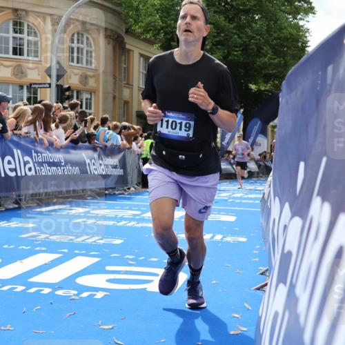 29.06.2025 - hella hamburg halbmarathon Strokosch-Dieckow http://msf.ph/oto/8233287 29.06.2025 10:34:07 Ziel 7884, 7901, 9345, 9376, 11019, 11202, 11227, 13066, 13494, 14448, 16724, 17751, 17877, 18906 meine-sportfotos.de