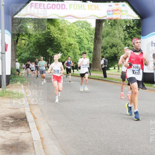 29.06.2025 - hella hamburg halbmarathon MichiJ http://msf.ph/oto/8233329 29.06.2025 10:26:44 Zwischen KM18-KM19 5091, 5791, 7743, 9017, 9171, 9643, 10922, 11282, 12900, 15382, 16075, 18193, 18277, 18584 meine-sportfotos.de