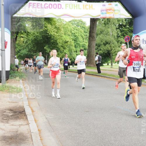 29.06.2025 - hella hamburg halbmarathon MichiJ http://msf.ph/oto/8233338 29.06.2025 10:26:44 Zwischen KM18-KM19 5091, 5791, 7743, 9017, 9171, 9643, 10922, 11282, 12900, 15382, 16075, 18193, 18277, 18584 meine-sportfotos.de