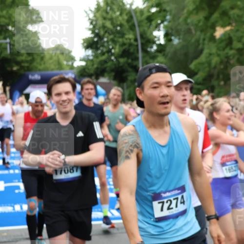 29.06.2025 - hella hamburg halbmarathon Zöllner http://msf.ph/oto/8233343 29.06.2025 10:54:26 Ziel 1267, 1442, 3426, 4635, 6511, 6512, 7129, 8772, 11009, 11430, 12321, 12362, 13289, 13803, 15946, 16327, 16574, 16750, 16879, 17698, 18268, 19067 meine-sportfotos.de