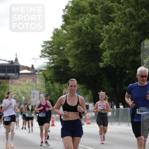29.06.2025 - hella hamburg halbmarathon Jannik Wohlers http://msf.ph/oto/8233349 29.06.2025 10:28:19 Lombardsbrücke 1518, 1557, 3717, 4700, 4834, 5167, 5249, 5250, 5718, 5903, 5939, 6102, 6418, 8560, 9642, 9716, 9855, 10068, 10434, 15256, 15452, 16125, 16643, 18293 meine-sportfotos.de