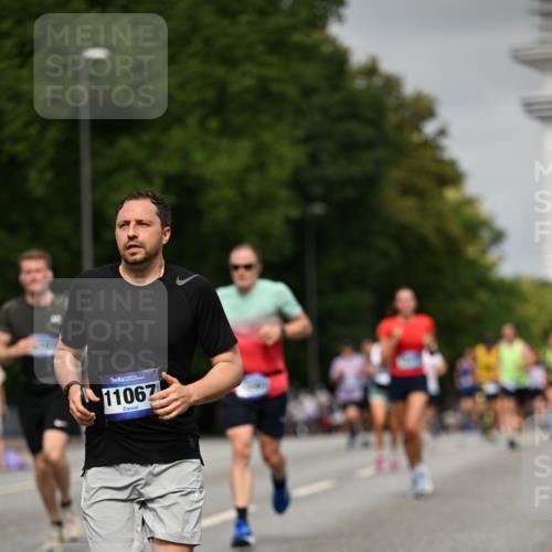 29.06.2025 - hella hamburg halbmarathon Dr. Thomas Lammeyer http://msf.ph/oto/8233359 29.06.2025 10:13:31 Kennedybrücke 7081, 7187, 7636, 9297, 9306, 9434, 9781, 10819, 10943, 11067 meine-sportfotos.de