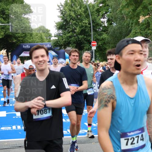 29.06.2025 - hella hamburg halbmarathon Zöllner http://msf.ph/oto/8233360 29.06.2025 10:54:26 Ziel 1267, 1442, 3426, 4635, 6511, 6512, 7129, 8772, 11009, 11430, 12321, 12362, 13289, 13803, 15946, 16327, 16574, 16750, 16879, 17698, 18268, 19067 meine-sportfotos.de
