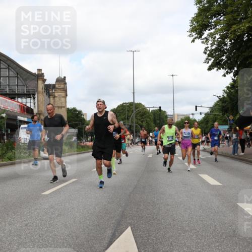 29.06.2025 - hella hamburg halbmarathon Yannick Fuchs http://msf.ph/oto/8233390 29.06.2025 10:34:20 20KM 1358, 1975, 2044, 2563, 2573, 2972, 3547, 3626, 4381, 4398, 4565, 4766, 5752, 7981, 8319, 8346, 8933, 9116, 9540, 11284, 11714, 11806, 12046, 12091, 12335, 12372, 13190, 13479, 13514, 14077, 14204, 14272, 14699, 15094, 15336, 15421, 15435, 15744, 15828, 17425, 17668, 17792, 17916, 17973, 18013, 18154, 18803 meine-sportfotos.de