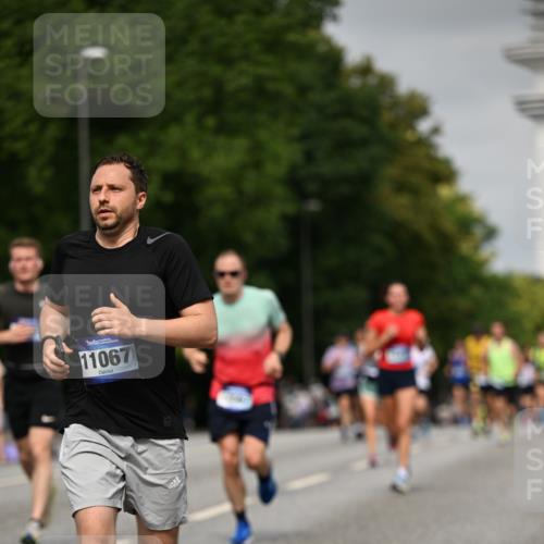 29.06.2025 - hella hamburg halbmarathon Dr. Thomas Lammeyer http://msf.ph/oto/8233393 29.06.2025 10:13:32 Kennedybrücke 7081, 7187, 7636, 9297, 9306, 9434, 9781, 10036, 10819, 10943, 11067 meine-sportfotos.de