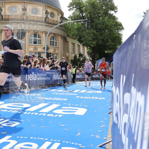 29.06.2025 - hella hamburg halbmarathon Strokosch-Dieckow http://msf.ph/oto/8233395 29.06.2025 10:34:09 Ziel 1080, 3005, 7884, 7901, 9376, 11019, 11202, 13066, 14448, 16724, 17751, 18906 meine-sportfotos.de