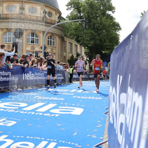 29.06.2025 - hella hamburg halbmarathon Strokosch-Dieckow http://msf.ph/oto/8233424 29.06.2025 10:34:09 Ziel 1080, 3005, 7884, 7901, 9376, 11019, 11202, 13066, 14448, 16724, 17751, 18906 meine-sportfotos.de