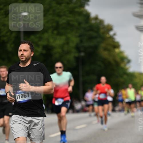 29.06.2025 - hella hamburg halbmarathon Dr. Thomas Lammeyer http://msf.ph/oto/8233431 29.06.2025 10:13:32 Kennedybrücke 7081, 7187, 7636, 9297, 9306, 9434, 9781, 10036, 10819, 10943, 11067 meine-sportfotos.de