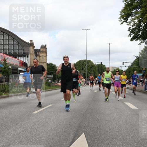29.06.2025 - hella hamburg halbmarathon Yannick Fuchs http://msf.ph/oto/8233432 29.06.2025 10:34:20 20KM 1358, 1975, 2044, 2563, 2573, 2972, 3547, 3626, 4381, 4398, 4565, 4766, 5752, 7981, 8319, 8346, 8933, 9116, 9540, 11284, 11714, 11806, 12046, 12091, 12335, 12372, 13190, 13479, 13514, 14077, 14204, 14272, 14699, 15094, 15336, 15421, 15435, 15744, 15828, 17425, 17668, 17792, 17916, 17973, 18013, 18154, 18803 meine-sportfotos.de
