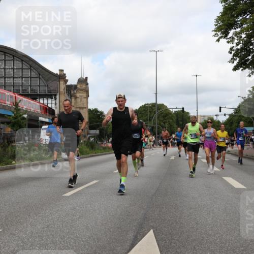 29.06.2025 - hella hamburg halbmarathon Yannick Fuchs http://msf.ph/oto/8233451 29.06.2025 10:34:21 20KM 1358, 1975, 2044, 2563, 2573, 2972, 3547, 3626, 4381, 4398, 4565, 4766, 4888, 5752, 7981, 8319, 8346, 8574, 8933, 9116, 9540, 11284, 11714, 11806, 12046, 12091, 12335, 12372, 13190, 13514, 14077, 14204, 14272, 14699, 15336, 15421, 15435, 15744, 15828, 17425, 17668, 17792, 17916, 17973, 18013, 18154, 18803 meine-sportfotos.de