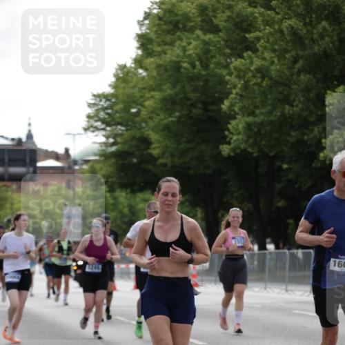 29.06.2025 - hella hamburg halbmarathon Jannik Wohlers http://msf.ph/oto/8233460 29.06.2025 10:28:20 Lombardsbrücke 1518, 1557, 3717, 4700, 4834, 5167, 5249, 5250, 5718, 5903, 5939, 6102, 6418, 8560, 9642, 9716, 10068, 10434, 15143, 15256, 15452, 15453, 16125, 16643, 18293 meine-sportfotos.de