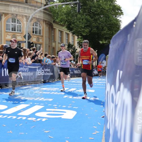 29.06.2025 - hella hamburg halbmarathon Strokosch-Dieckow http://msf.ph/oto/8233461 29.06.2025 10:34:10 Ziel 1080, 3005, 7884, 7901, 9376, 11019, 11202, 13066, 14784, 16724, 17751, 18906 meine-sportfotos.de