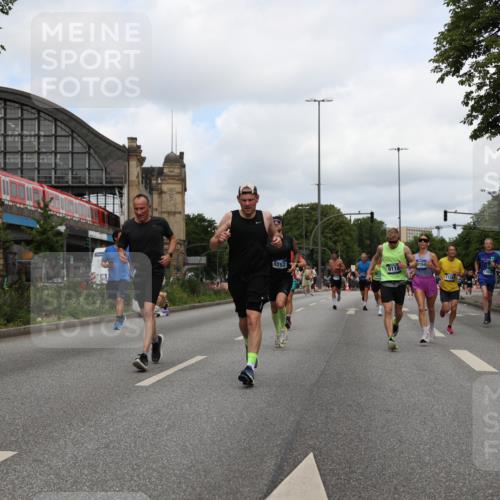 29.06.2025 - hella hamburg halbmarathon Yannick Fuchs http://msf.ph/oto/8233474 29.06.2025 10:34:21 20KM 1358, 1975, 2044, 2563, 2573, 2972, 3547, 3626, 4381, 4398, 4565, 4766, 4888, 5752, 7981, 8319, 8346, 8574, 8933, 9116, 9540, 11284, 11714, 11806, 12046, 12091, 12335, 12372, 13190, 13514, 14077, 14204, 14272, 14699, 15336, 15421, 15435, 15744, 15828, 17425, 17668, 17792, 17916, 17973, 18013, 18154, 18803 meine-sportfotos.de