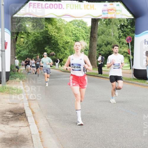 29.06.2025 - hella hamburg halbmarathon MichiJ http://msf.ph/oto/8233476 29.06.2025 10:26:45 Zwischen KM18-KM19 5091, 5791, 9171, 9643, 10922, 11282, 12900, 15382, 16075, 18584 meine-sportfotos.de