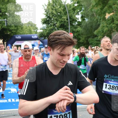 29.06.2025 - hella hamburg halbmarathon Zöllner http://msf.ph/oto/8233488 29.06.2025 10:54:28 Ziel 1267, 1442, 3426, 4635, 4868, 6511, 6512, 7129, 8772, 11009, 11797, 11799, 12321, 12362, 13289, 15946, 16327, 16879, 17698, 18268, 19067 meine-sportfotos.de