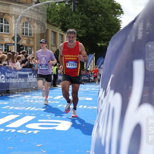 29.06.2025 - hella hamburg halbmarathon Strokosch-Dieckow http://msf.ph/oto/8233494 29.06.2025 10:34:10 Ziel 1080, 3005, 7884, 7901, 9376, 11019, 11202, 13066, 14784, 16724, 17751, 18906 meine-sportfotos.de