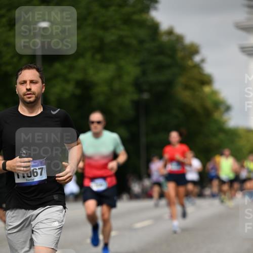 29.06.2025 - hella hamburg halbmarathon Dr. Thomas Lammeyer http://msf.ph/oto/8233508 29.06.2025 10:13:32 Kennedybrücke 7081, 7187, 7636, 9297, 9306, 9434, 9781, 10036, 10819, 10943, 11067 meine-sportfotos.de