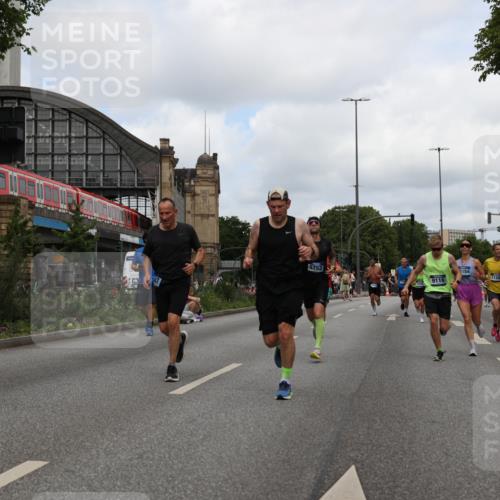 29.06.2025 - hella hamburg halbmarathon Yannick Fuchs http://msf.ph/oto/8233524 29.06.2025 10:34:21 20KM 1358, 1975, 2044, 2563, 2573, 2972, 3547, 3626, 4381, 4398, 4565, 4766, 4888, 5752, 7981, 8319, 8346, 8574, 8933, 9116, 9540, 11284, 11714, 11806, 12046, 12091, 12335, 12372, 13190, 13514, 14077, 14204, 14272, 14699, 15336, 15421, 15435, 15744, 15828, 17425, 17668, 17792, 17916, 17973, 18013, 18154, 18803 meine-sportfotos.de