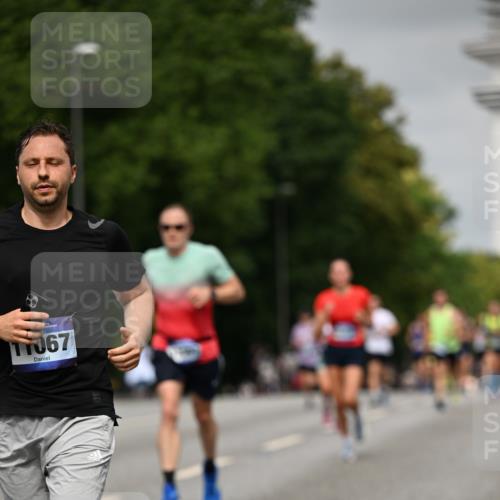 29.06.2025 - hella hamburg halbmarathon Dr. Thomas Lammeyer http://msf.ph/oto/8233526 29.06.2025 10:13:32 Kennedybrücke 7081, 7187, 7636, 9297, 9306, 9434, 9781, 10036, 10819, 10943, 11067 meine-sportfotos.de