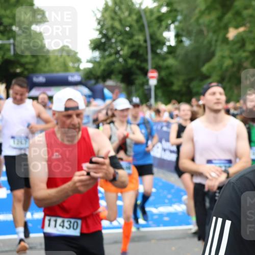 29.06.2025 - hella hamburg halbmarathon Zöllner http://msf.ph/oto/8233559 29.06.2025 10:54:29 Ziel 1267, 1442, 3426, 3794, 4635, 4868, 6511, 6512, 7129, 8772, 11009, 11797, 11799, 12321, 12362, 13289, 15146, 15946, 16327, 17698, 18268, 19067 meine-sportfotos.de