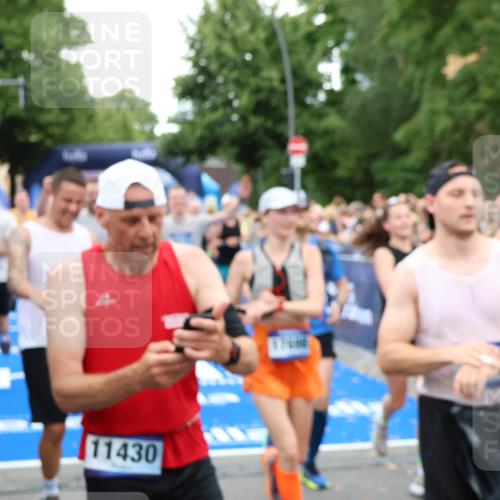 29.06.2025 - hella hamburg halbmarathon Zöllner http://msf.ph/oto/8233565 29.06.2025 10:54:29 Ziel 1267, 1442, 3426, 3794, 4635, 4868, 6511, 6512, 7129, 8772, 11009, 11797, 11799, 12321, 12362, 13289, 15146, 15946, 16327, 17698, 18268, 19067 meine-sportfotos.de