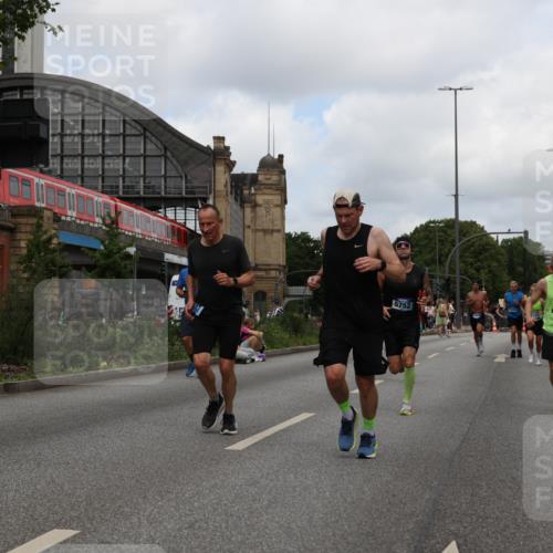 29.06.2025 - hella hamburg halbmarathon Yannick Fuchs http://msf.ph/oto/8233574 29.06.2025 10:34:21 20KM 1358, 1975, 2044, 2563, 2573, 2972, 3547, 3626, 4381, 4398, 4565, 4766, 4888, 5752, 7981, 8319, 8346, 8574, 8933, 9116, 9540, 11284, 11714, 11806, 12046, 12091, 12335, 12372, 13190, 13514, 14077, 14204, 14272, 14699, 15336, 15421, 15435, 15744, 15828, 17425, 17668, 17792, 17916, 17973, 18013, 18154, 18803 meine-sportfotos.de