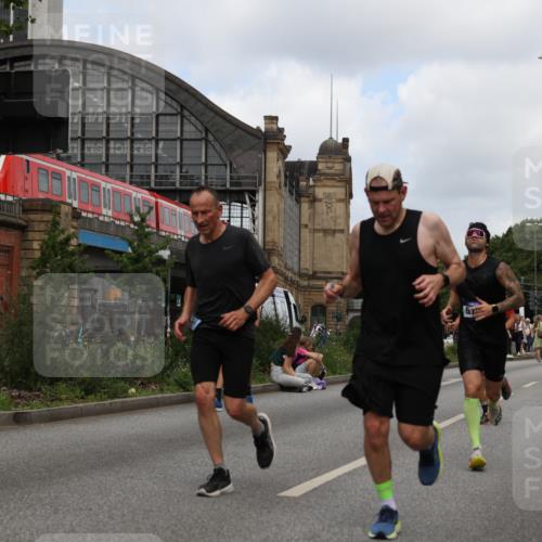 29.06.2025 - hella hamburg halbmarathon Yannick Fuchs http://msf.ph/oto/8233608 29.06.2025 10:34:21 20KM 1358, 1975, 2044, 2563, 2573, 2972, 3547, 3626, 4381, 4398, 4565, 4766, 4888, 5752, 7981, 8319, 8346, 8574, 8933, 9116, 9540, 11284, 11714, 11806, 12046, 12091, 12335, 12372, 13190, 13514, 14077, 14204, 14272, 14699, 15336, 15421, 15435, 15744, 15828, 17425, 17668, 17792, 17916, 17973, 18013, 18154, 18803 meine-sportfotos.de