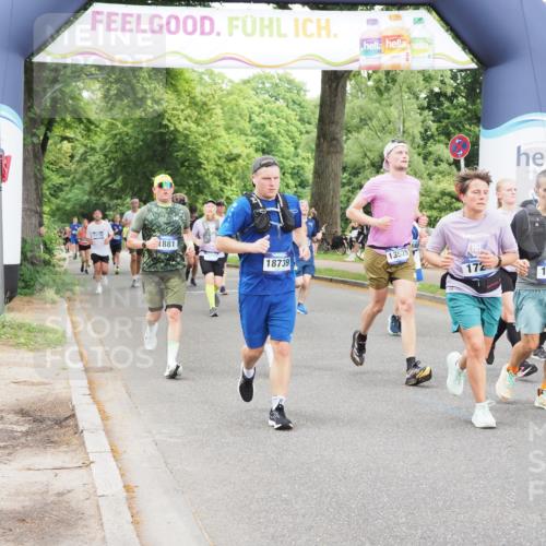 29.06.2025 - hella hamburg halbmarathon MichiJ http://msf.ph/oto/8233619 29.06.2025 10:49:49 Zwischen KM18-KM19 1126, 1722, 1724, 1881, 4370, 4665, 5734, 8469, 8822, 9899, 10194, 10214, 13528, 15093, 18028, 18359, 18717, 18739 meine-sportfotos.de