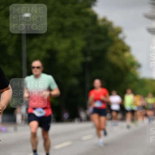 29.06.2025 - hella hamburg halbmarathon Dr. Thomas Lammeyer http://msf.ph/oto/8233631 29.06.2025 10:13:33 Kennedybrücke 7081, 7187, 7636, 9306, 9434, 9781, 10036, 10819, 10943, 11067 meine-sportfotos.de
