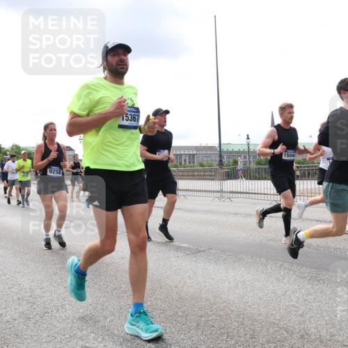 29.06.2025 - hella hamburg halbmarathon Lena Gebhardt http://msf.ph/oto/8233664 29.06.2025 10:33:37 Lombardsbrücke 1189, 1275, 1764, 1896, 1995, 2038, 2054, 2085, 2342, 2776, 2838, 3170, 3264, 3341, 3560, 3812, 4164, 4361, 4433, 4445, 4449, 4696, 4942, 5075, 5096, 5141, 5180, 5557, 5566, 5569, 5691, 5821, 5822, 5887, 6109, 6515, 6516, 6773, 6854, 6956, 6999, 7027, 7565, 7653, 7705, 8021, 8157, 8202, 8282, 8375, 8377, 8383, 8401, 8595, 8891, 9094, 9234, 9258, 9289, 9438, 9591, 9592, 9750, 9780, 9799, 9875, 9995, 10007, 10071, 10561, 11229, 11713, 11811, 11826 meine-sportfotos.de