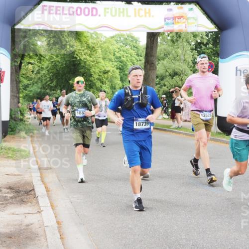 29.06.2025 - hella hamburg halbmarathon MichiJ http://msf.ph/oto/8233700 29.06.2025 10:49:49 Zwischen KM18-KM19 1126, 1722, 1724, 1881, 4370, 4665, 5734, 8469, 8822, 9899, 10194, 10214, 13528, 15093, 18028, 18359, 18717, 18739 meine-sportfotos.de