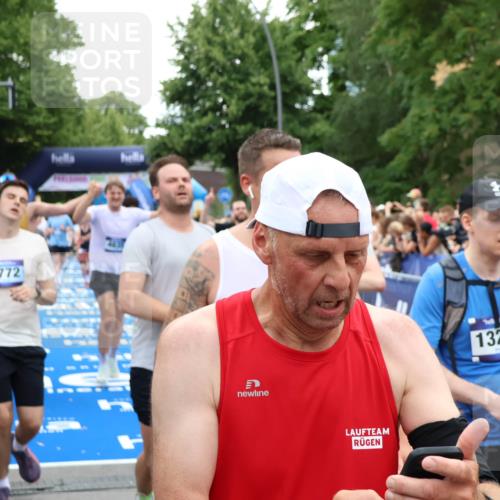 29.06.2025 - hella hamburg halbmarathon Zöllner http://msf.ph/oto/8233701 29.06.2025 10:54:31 Ziel 1442, 3426, 3794, 4635, 4868, 6511, 7129, 8772, 8798, 11009, 11797, 11799, 12321, 12362, 12607, 15146, 16327, 19067 meine-sportfotos.de