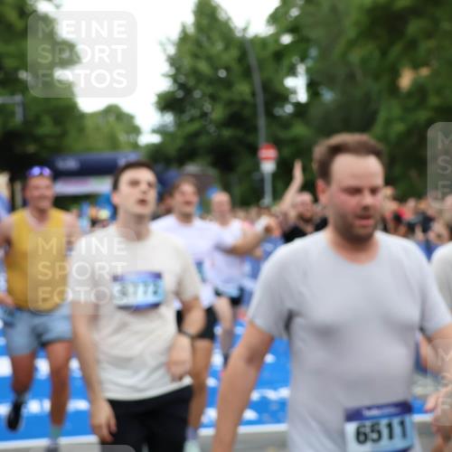 29.06.2025 - hella hamburg halbmarathon Zöllner http://msf.ph/oto/8233766 29.06.2025 10:54:32 Ziel 2474, 3426, 3794, 4635, 4868, 7129, 8798, 11009, 11797, 11799, 12321, 12362, 12607, 15146, 16327, 19067 meine-sportfotos.de