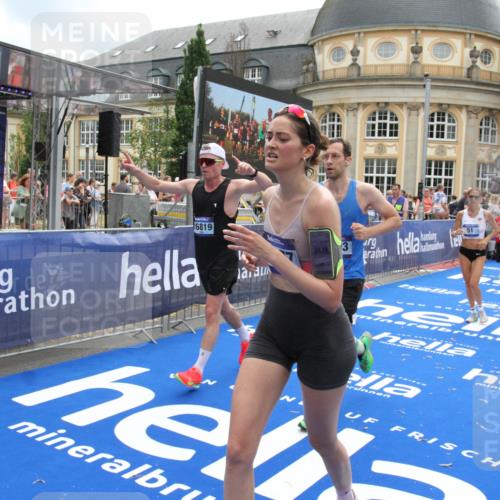 29.06.2025 - hella hamburg halbmarathon Michael Strokosch http://msf.ph/oto/8233790 29.06.2025 10:47:30 Ziel 51, 1012, 1592, 2274, 2839, 2869, 2953, 3304, 5532, 5650, 8693, 8852, 9305, 10423, 11021, 11077, 11491, 12870, 15350, 15923, 16089, 16819, 17846, 17905, 18758, 18974 meine-sportfotos.de