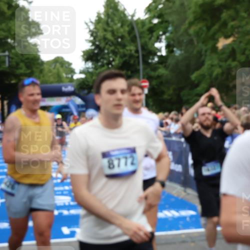 29.06.2025 - hella hamburg halbmarathon Zöllner http://msf.ph/oto/8233807 29.06.2025 10:54:33 Ziel 2474, 3426, 3794, 4868, 5259, 7129, 8798, 11009, 11797, 11799, 12321, 12607, 15146, 16327, 19067 meine-sportfotos.de