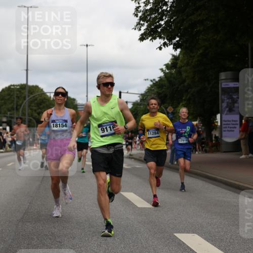 29.06.2025 - hella hamburg halbmarathon Yannick Fuchs http://msf.ph/oto/8233835 29.06.2025 10:34:22 20KM 1358, 1975, 2044, 2563, 2573, 2972, 3547, 3626, 4381, 4398, 4565, 4766, 4888, 5752, 8319, 8346, 8574, 8933, 9116, 9540, 11284, 11714, 11806, 12046, 12091, 12335, 12372, 13190, 13514, 14077, 14272, 14699, 15336, 15421, 15435, 15744, 15828, 17425, 17668, 17792, 17916, 17973, 18013, 18154, 18803 meine-sportfotos.de