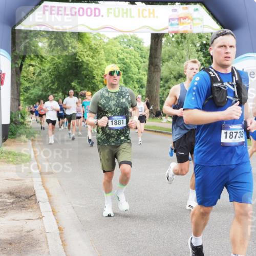 29.06.2025 - hella hamburg halbmarathon MichiJ http://msf.ph/oto/8233856 29.06.2025 10:49:50 Zwischen KM18-KM19 1126, 1334, 1573, 1722, 1724, 1881, 3001, 4370, 4665, 5734, 8469, 8822, 9899, 10194, 10214, 13528, 15093, 18028, 18359, 18717, 18739 meine-sportfotos.de