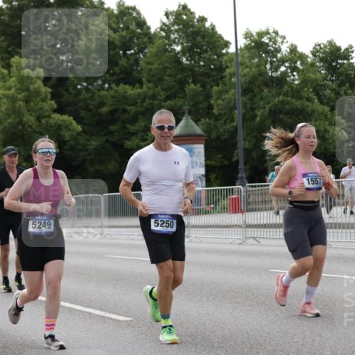 29.06.2025 - hella hamburg halbmarathon Jannik Wohlers http://msf.ph/oto/8233871 29.06.2025 10:28:25 Lombardsbrücke 1518, 1557, 1869, 3717, 4362, 4700, 4834, 5167, 5249, 5250, 6102, 8560, 9642, 9716, 10068, 14205, 15143, 15256, 15452, 15453, 16643 meine-sportfotos.de