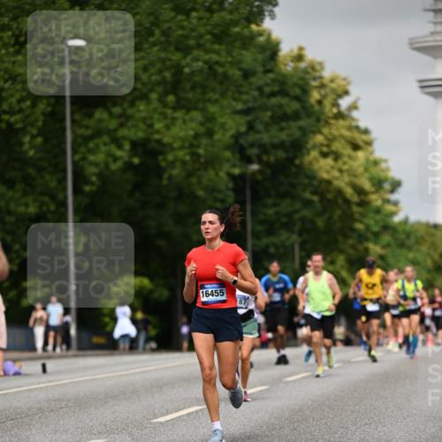 29.06.2025 - hella hamburg halbmarathon Dr. Thomas Lammeyer http://msf.ph/oto/8233896 29.06.2025 10:13:34 Kennedybrücke 5511, 7081, 7187, 7636, 9306, 9366, 9434, 9781, 10036, 10819, 10943, 11067 meine-sportfotos.de