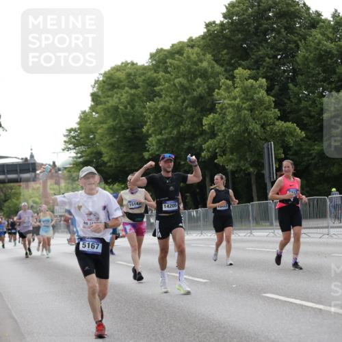 29.06.2025 - hella hamburg halbmarathon Jannik Wohlers http://msf.ph/oto/8233909 29.06.2025 10:28:27 Lombardsbrücke 1518, 1557, 1869, 3717, 4161, 4362, 4700, 4834, 5167, 5249, 5250, 6102, 10068, 12442, 14205, 15143, 15256, 15452, 15453, 16643 meine-sportfotos.de