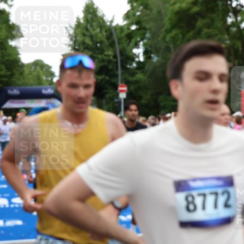 29.06.2025 - hella hamburg halbmarathon Zöllner http://msf.ph/oto/8233917 29.06.2025 10:54:34 Ziel 2474, 3794, 4868, 5259, 7129, 8798, 11009, 11797, 11799, 12321, 12607, 15146, 19067 meine-sportfotos.de