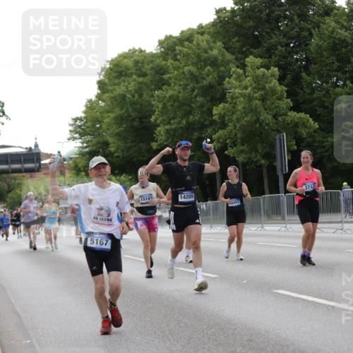 29.06.2025 - hella hamburg halbmarathon Jannik Wohlers http://msf.ph/oto/8233947 29.06.2025 10:28:27 Lombardsbrücke 1518, 1557, 1869, 3717, 4161, 4362, 4700, 4834, 5167, 5249, 5250, 6102, 10068, 12442, 14205, 15143, 15256, 15452, 15453, 16643 meine-sportfotos.de