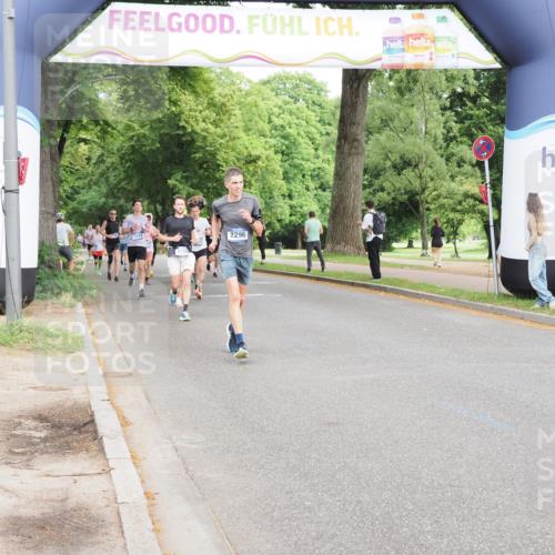 29.06.2025 - hella hamburg halbmarathon MichiJ http://msf.ph/oto/8233963 29.06.2025 10:26:49 Zwischen KM18-KM19 5091, 8002, 10922, 11282, 11423, 12900, 15382, 18584 meine-sportfotos.de