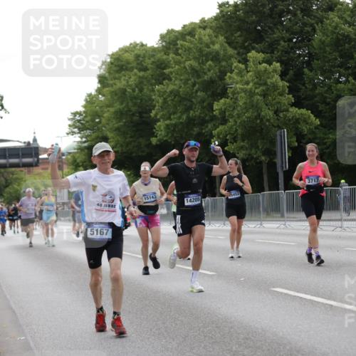 29.06.2025 - hella hamburg halbmarathon Jannik Wohlers http://msf.ph/oto/8233971 29.06.2025 10:28:28 Lombardsbrücke 1518, 1557, 1869, 3717, 4161, 4362, 4700, 4834, 4982, 5167, 5249, 5250, 6102, 7169, 10068, 12442, 14205, 15143, 15256, 15452, 15453, 16643 meine-sportfotos.de