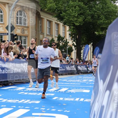 29.06.2025 - hella hamburg halbmarathon Strokosch-Dieckow http://msf.ph/oto/8233982 29.06.2025 10:34:27 Ziel 1002, 1644, 5550, 6305, 7534, 9686, 11230, 11661, 13618, 16417, 18099 meine-sportfotos.de